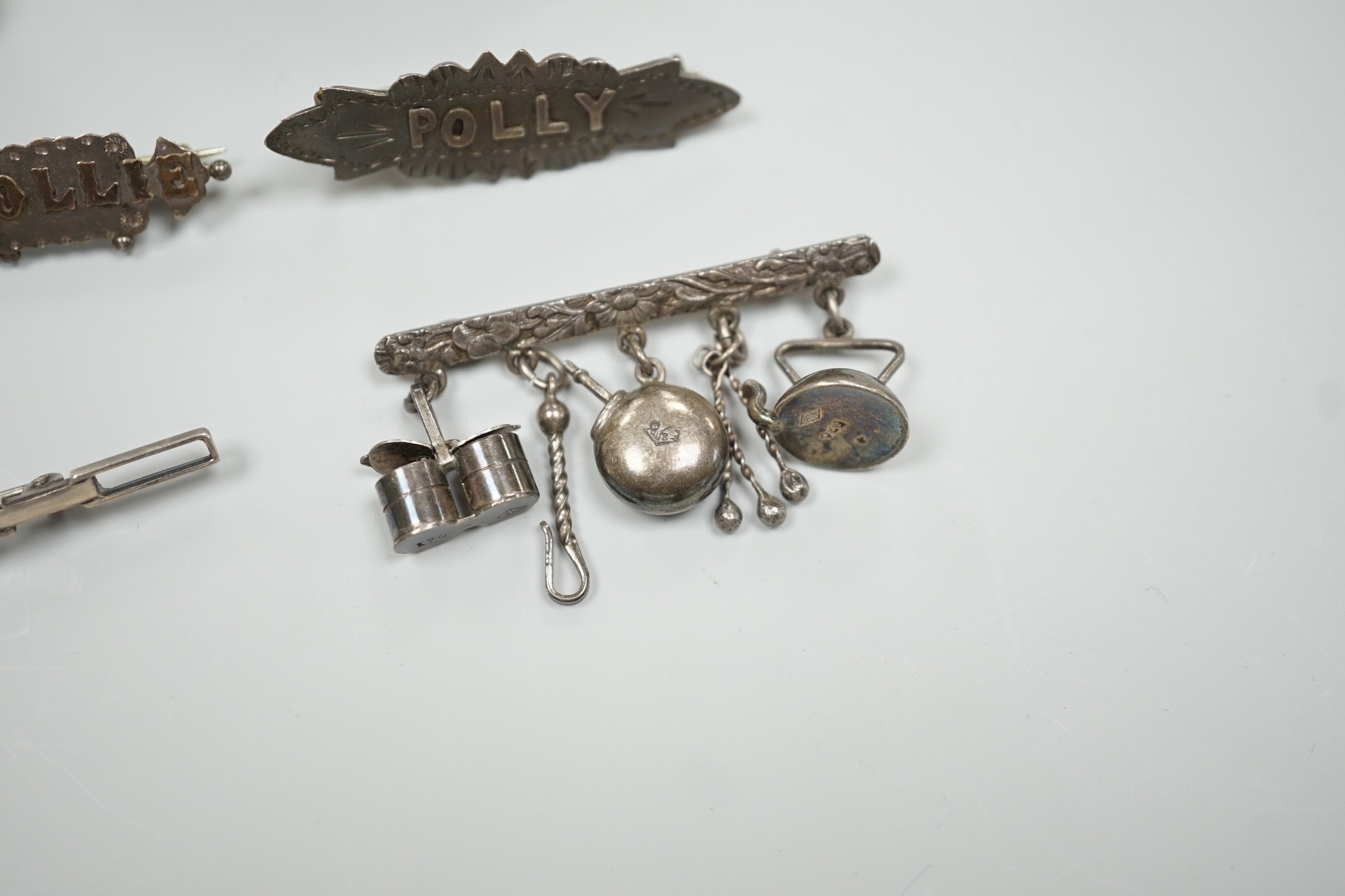 A 1940's silver gilt bracelet, each link embossed with a famous English landmark, 19cm and a quantity of assorted jewellery including a Victorian silver and enamel commemorative brooch, banded agate set brooch and a gold